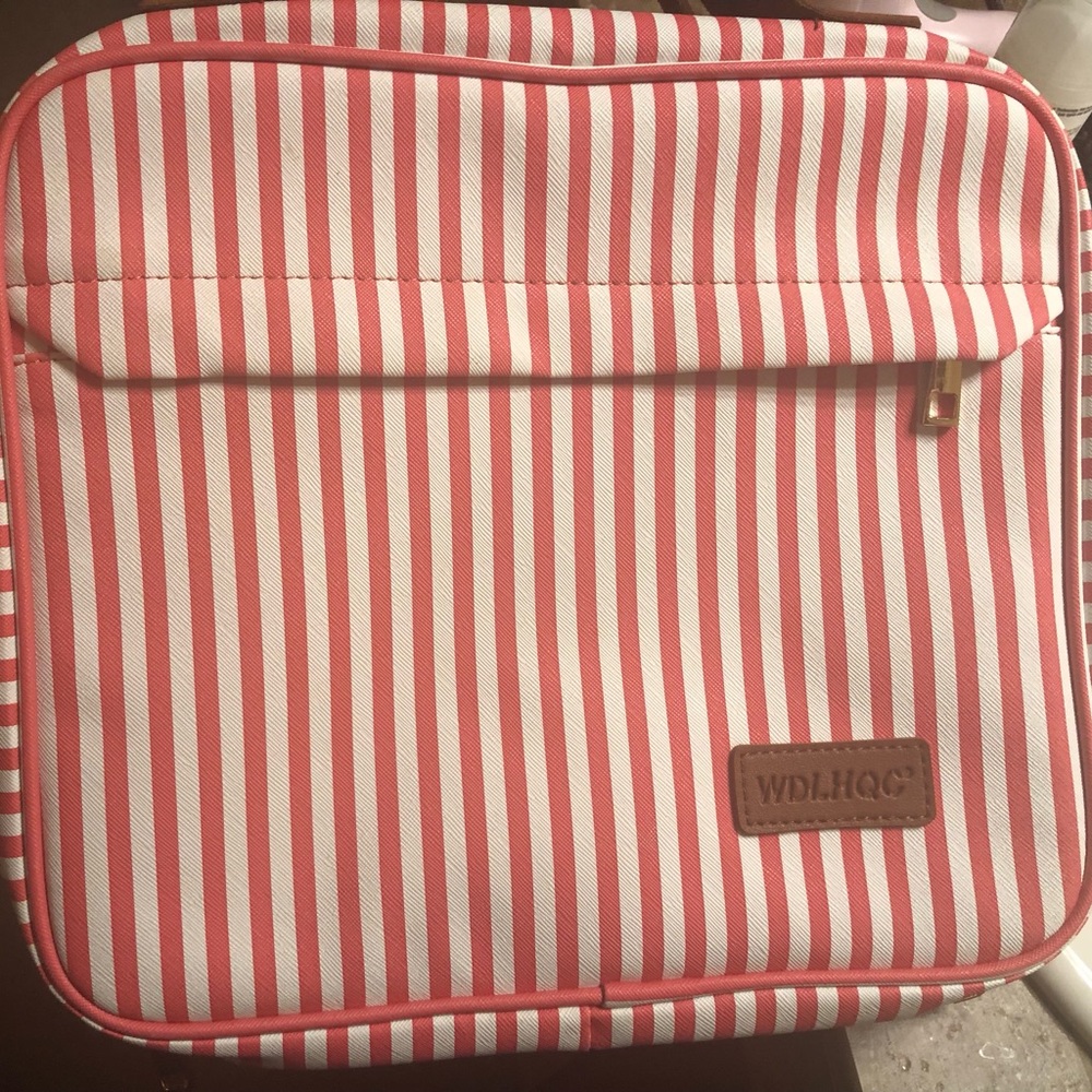 New without tag travel hanging bag